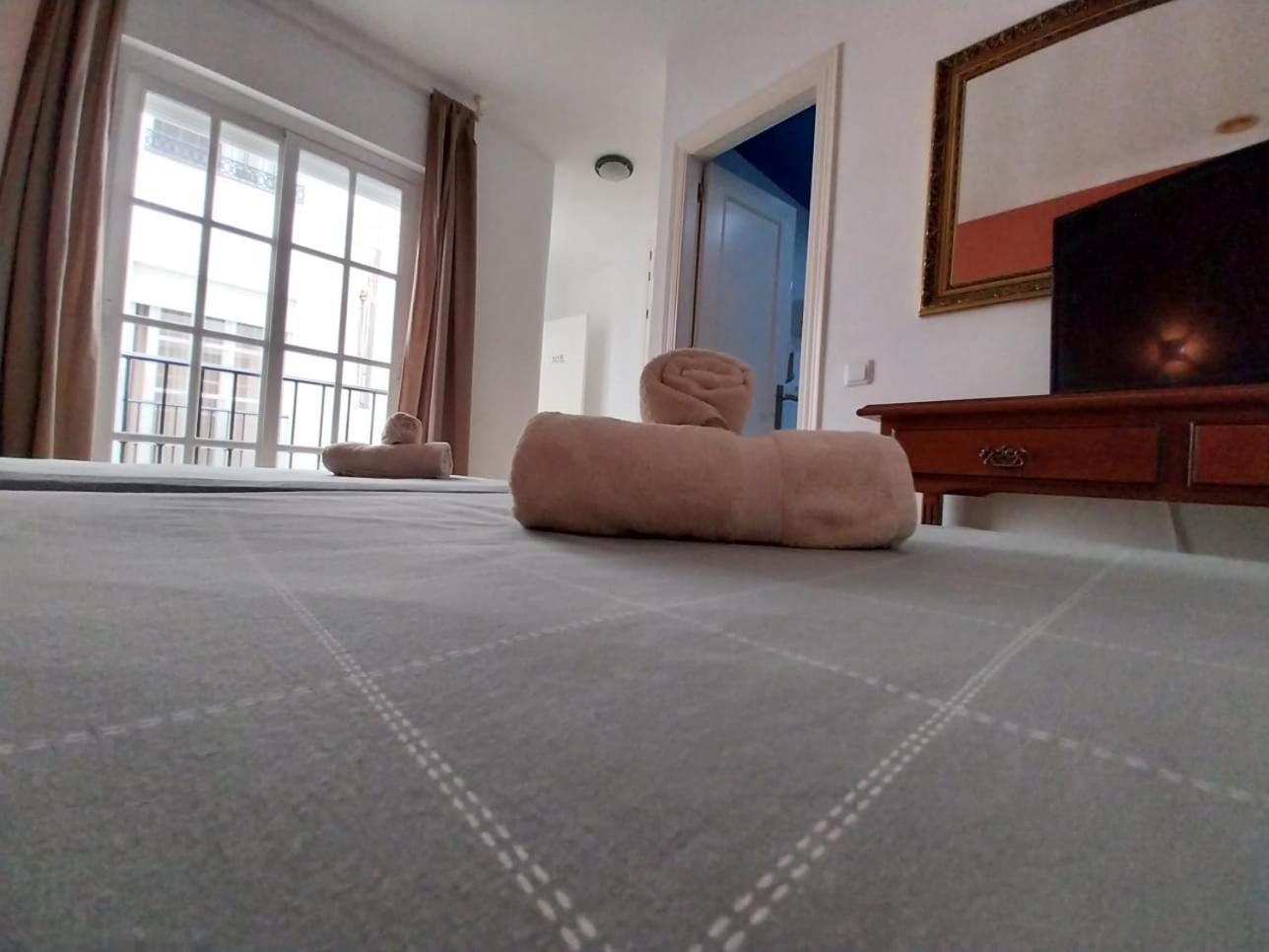 Hostal Montys เนร์คา ภายนอก รูปภาพ