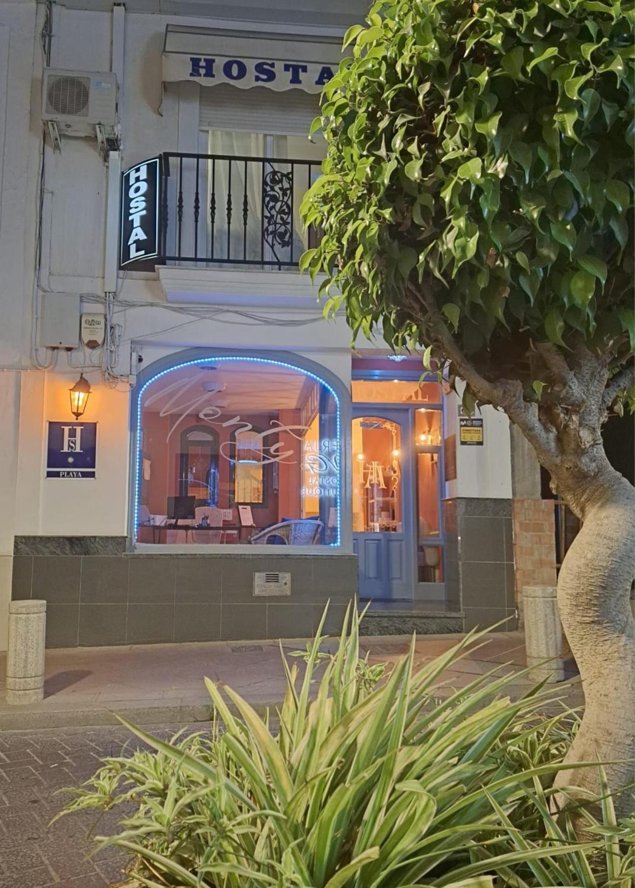Hostal Montys เนร์คา ภายนอก รูปภาพ