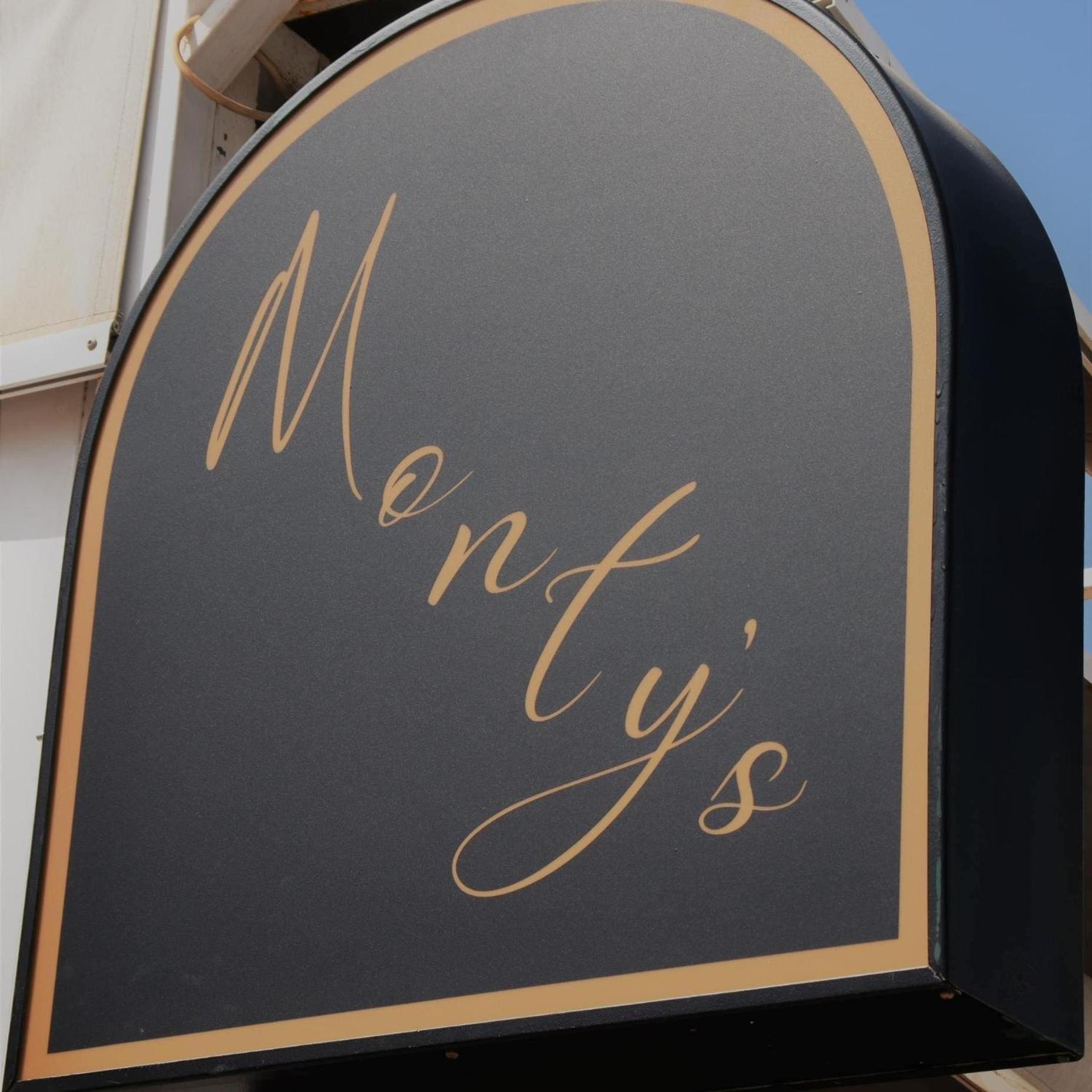 Hostal Montys เนร์คา ภายนอก รูปภาพ