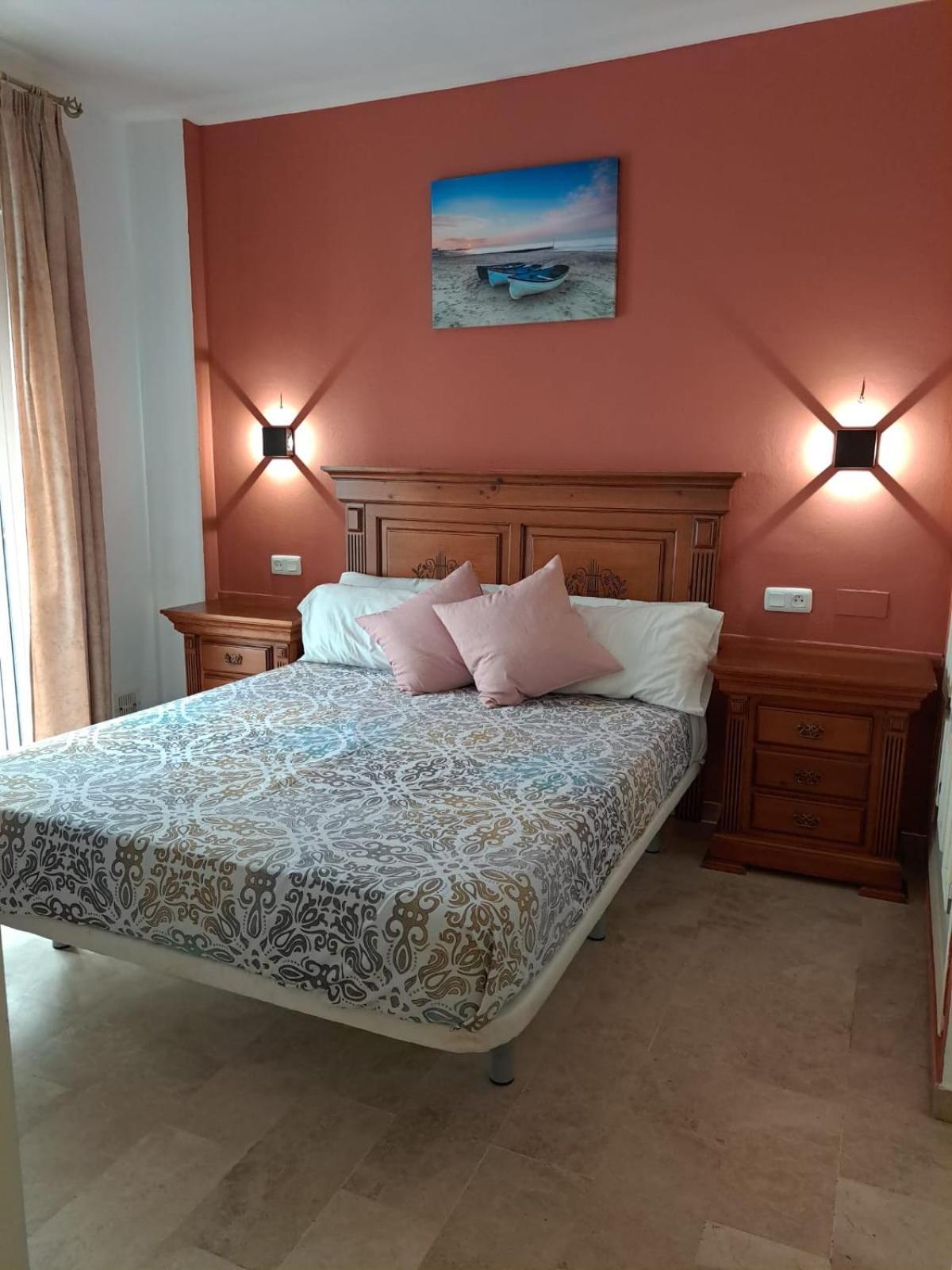 Hostal Montys เนร์คา ภายนอก รูปภาพ